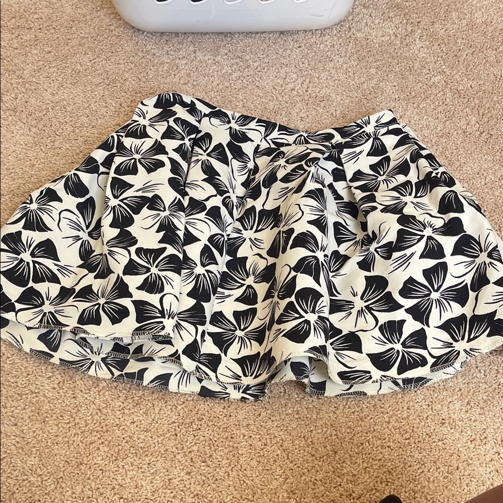Forever 21 Black and White Floral Skater Skirt